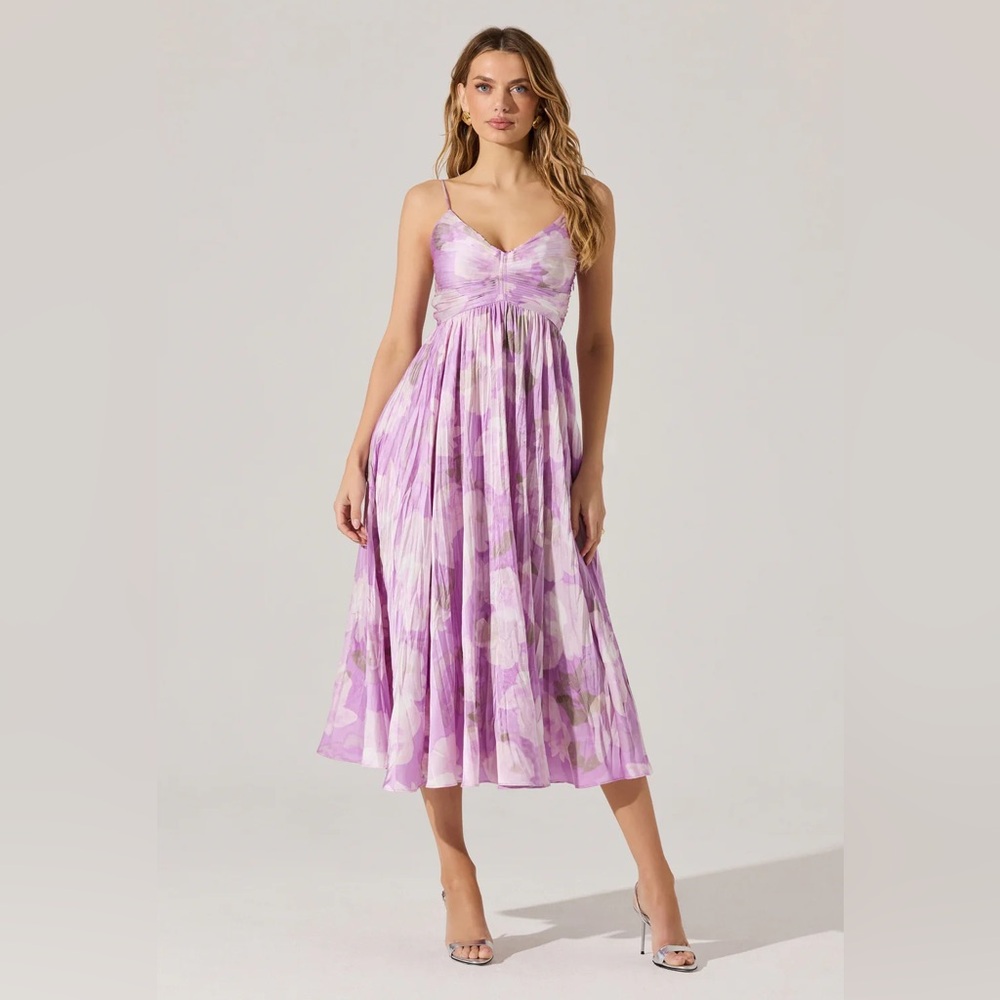 ASTR THE LABEL-NWOT Elegant Purple Floral Women's Dress (Size S) (Lot 7 Item 21) - Picture 3 of 5